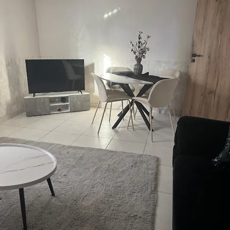 Lila's - Dans Maison Avec Exterieur